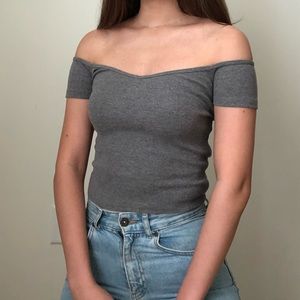 a&f off the shoulder ribbed top — size xs